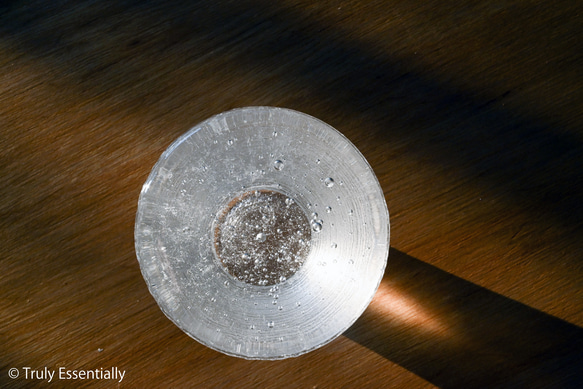 無色透明ガラスのインテリアトレイ -「 灯りのたね 」●直径約7cm●光沢 2枚目の画像