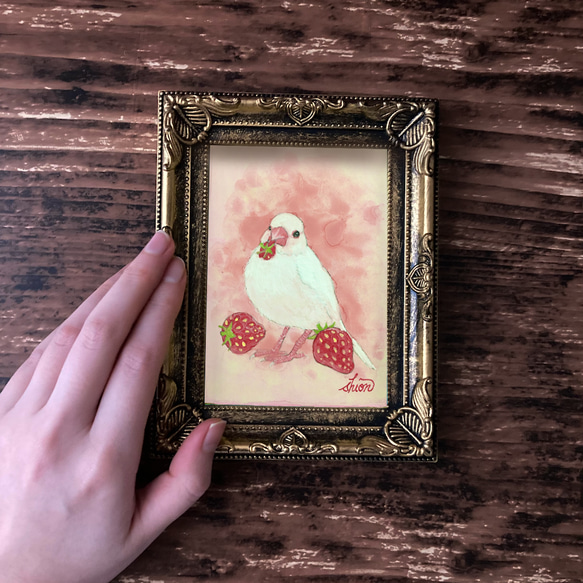 ミニ日本画　イチゴ文鳥　/鳥の絵画 3枚目の画像
