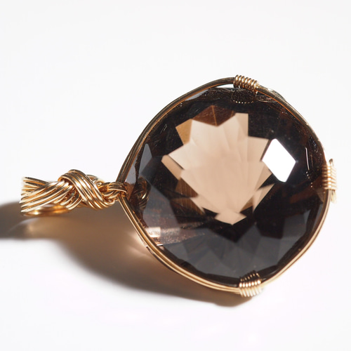 ファセットカットスモーキークォーツの女神巻きペンダントトップ