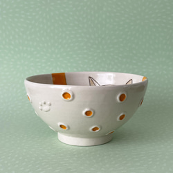 猫絵のご飯茶碗(何見てるの？茶トラ猫⭐️オレンジ) 4枚目の画像