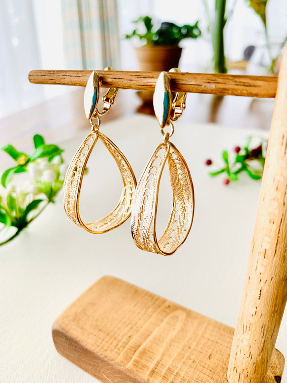 大ぶり ゴールドフープイヤリング  【Gold carving hoops 】 結婚式  発表会 1枚目の画像