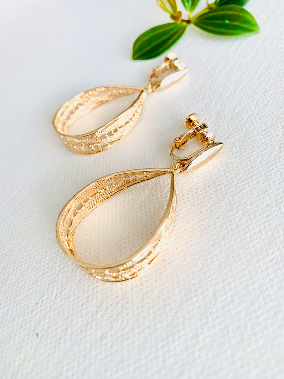 大ぶり ゴールドフープイヤリング  【Gold carving hoops 】 結婚式  発表会 14枚目の画像