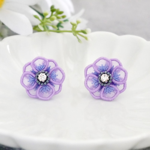 特集掲載】パープルブルーの花ピアス/イヤリング (受注生産  