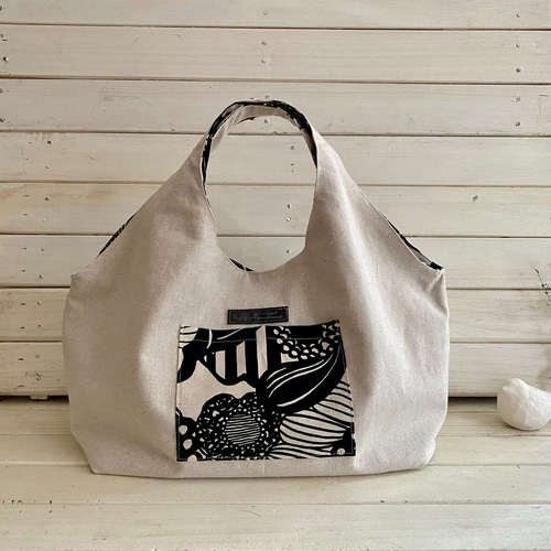 リバーシブルで使えるバッグ 北欧モダンフラワー柄 大きなモノトーン