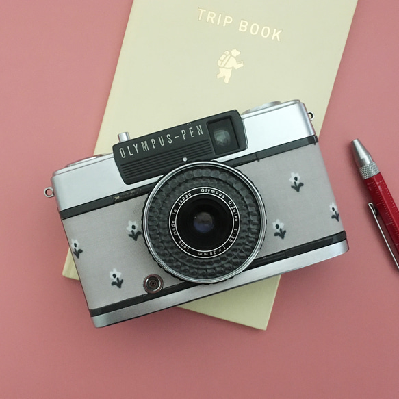 完動品】レトロなフィルムカメラ オリンパス PEN EE-2 小さな花柄の 