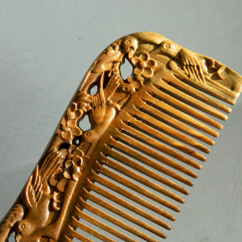 天然木の櫛 緑檀 両面彫り くし 「花・木・鳥」 その他アクセサリー