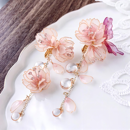 八重桜と蝶のピアス・イヤリング ディップアート アメリカンフラワー