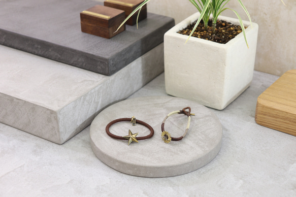 丸型小物トレイ「グレー」W175㎜×D175㎜ 厚16㎜ 植物鉢台 モダンな