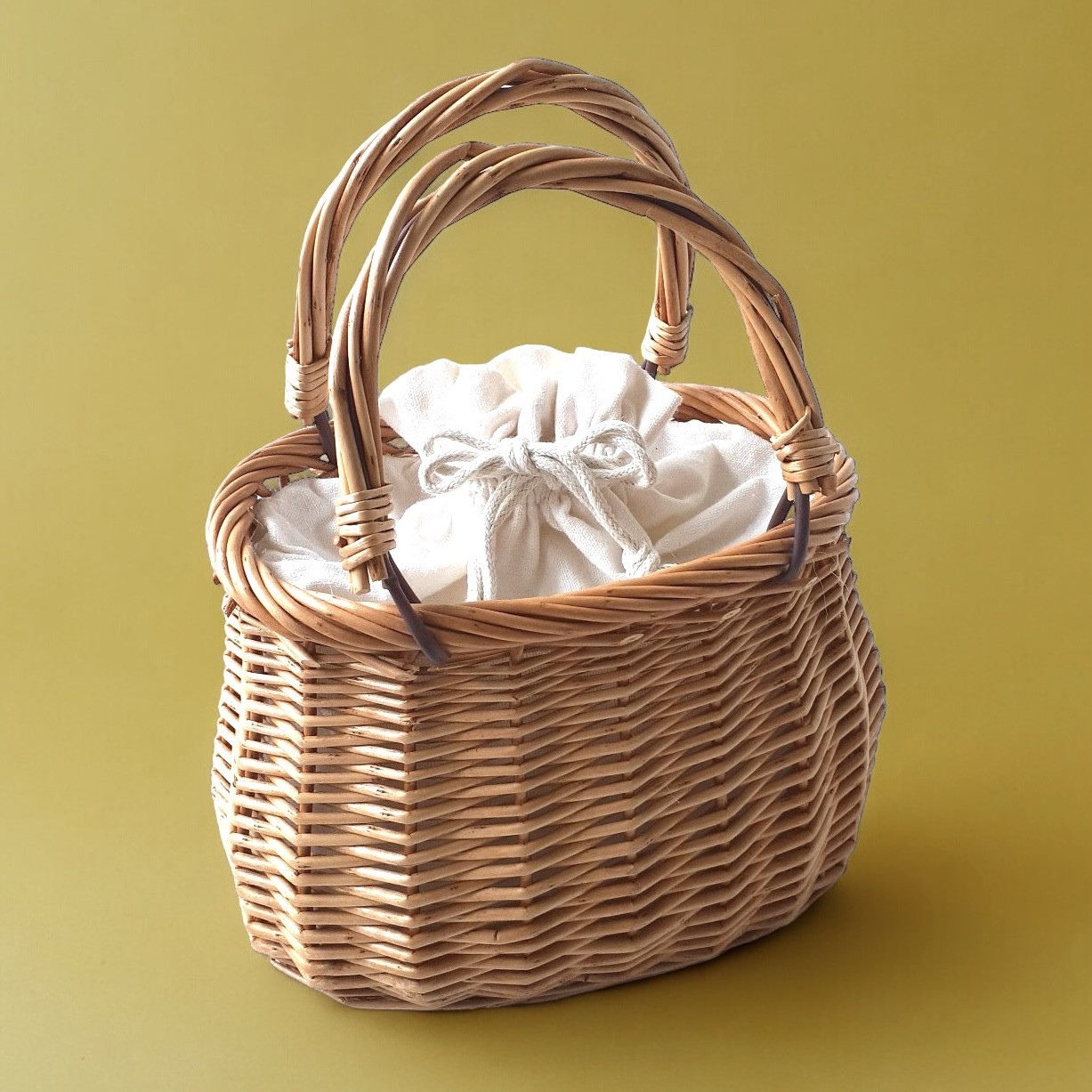 ミニサイズラウンドかごバッグ／スカーフ付き／春夏アイテム 夏バッグ ギフト プレゼント お出かけバッグ