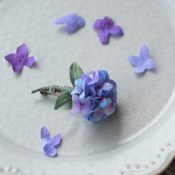 ちっちゃな 紫陽花 の 布花 ブローチ　再販 4枚目の画像