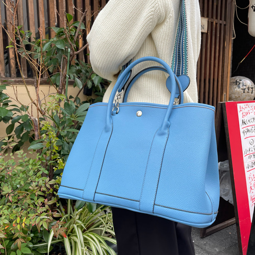 良品　A4収納　コーチ　トートバッグ　オールレザー　シボ　薄い緑 現品限り一斉値下げ！ A4収納可能 ショルダーバッグ コーチ 美品