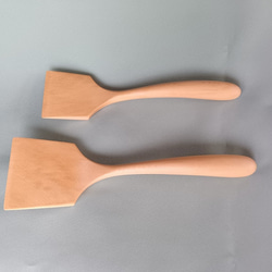木のフライ返し（小）　( 国産材トチノキ ) 3枚目の画像