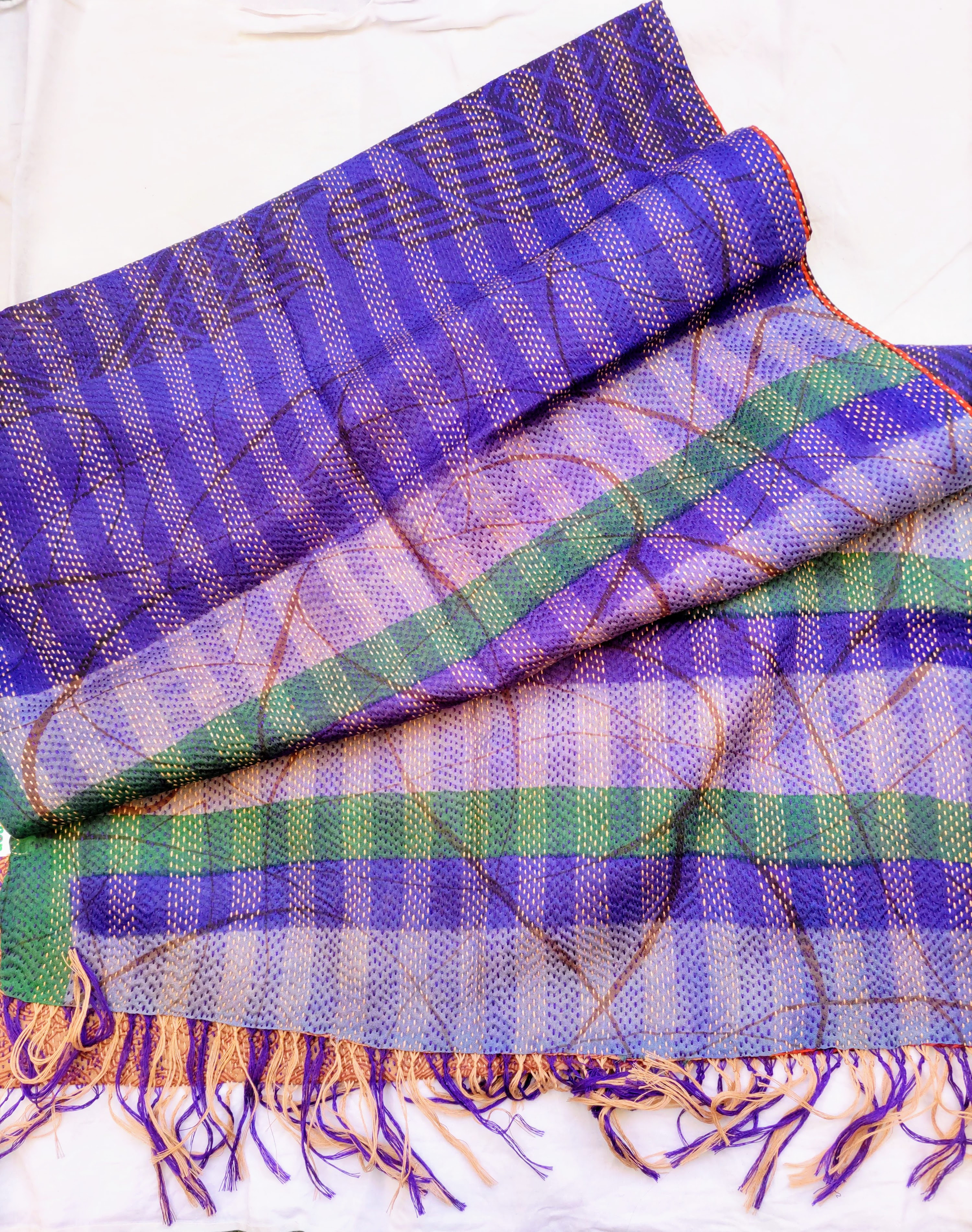 男性にも☆【全面刺し子】バングラデシュの伝統刺繍　シルク ストール 10,109円