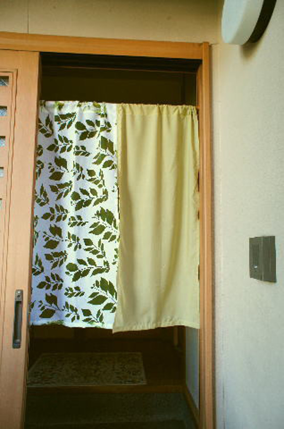 現品限り！オパールプリント夏暖簾 2枚目の画像