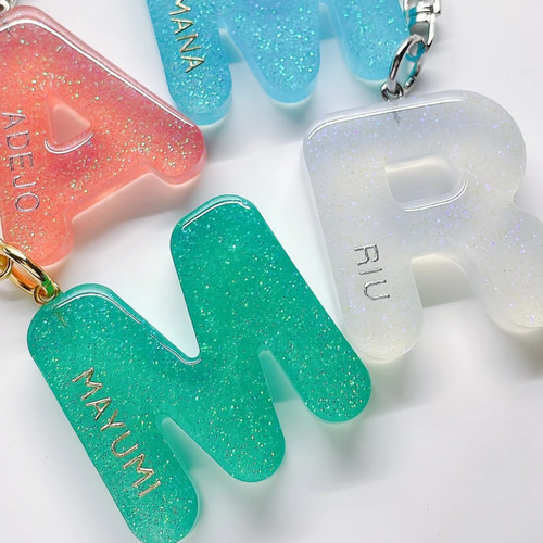 キラキラ♡アルファベット♡ネオンチャーム♡キーホルダー♡【全color