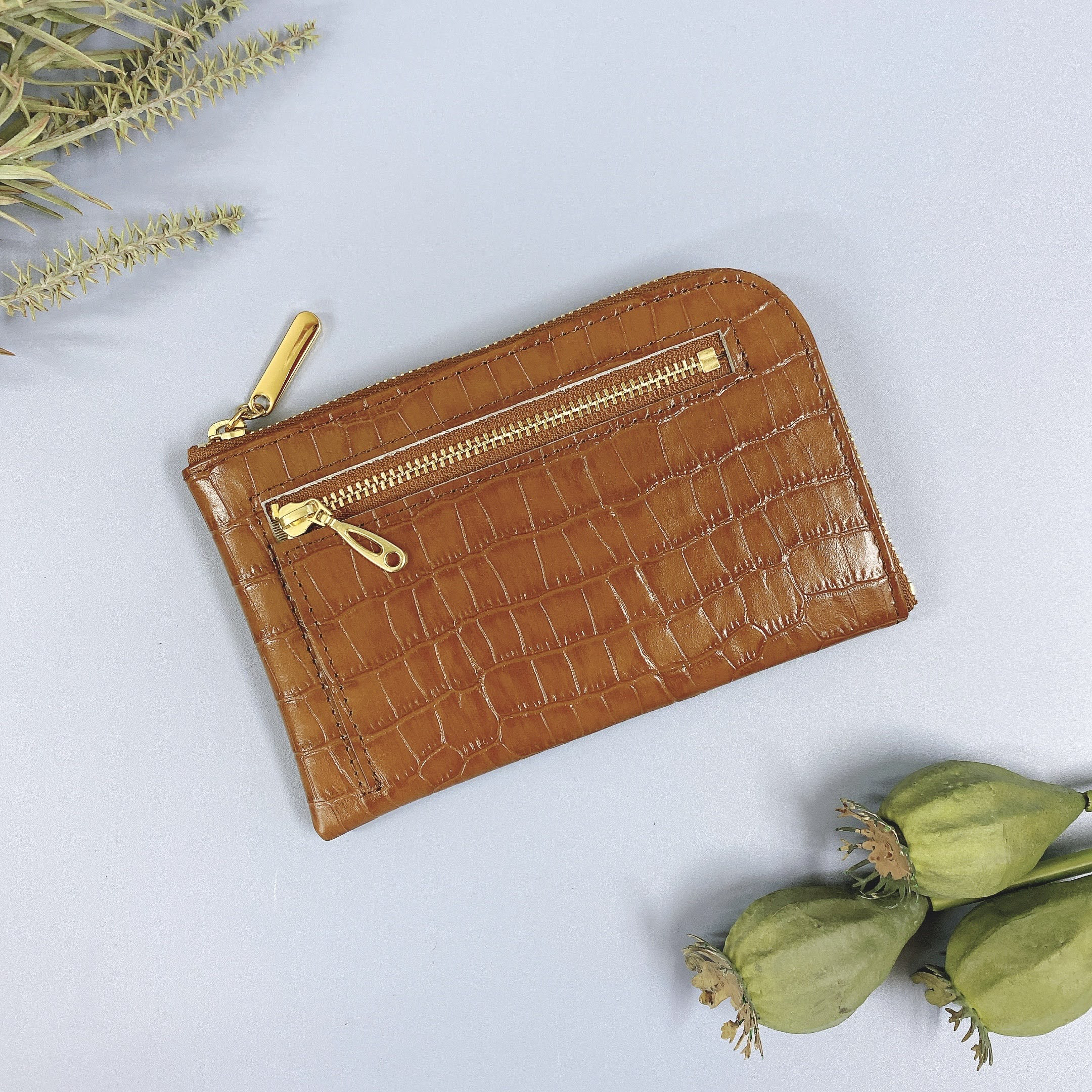 薄くて軽いコンパクトな財布 10枚カードポケット　クロコ型押し　キャメルブラウン