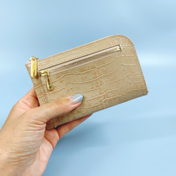 薄くて軽いコンパクトな財布 10枚カードポケット  クロコ型押し  ピンクベージュ 6枚目の画像