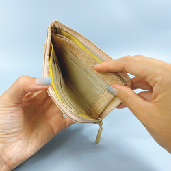 薄くて軽いコンパクトな財布 10枚カードポケット  クロコ形押し  ピンクベージュ 3枚目の画像