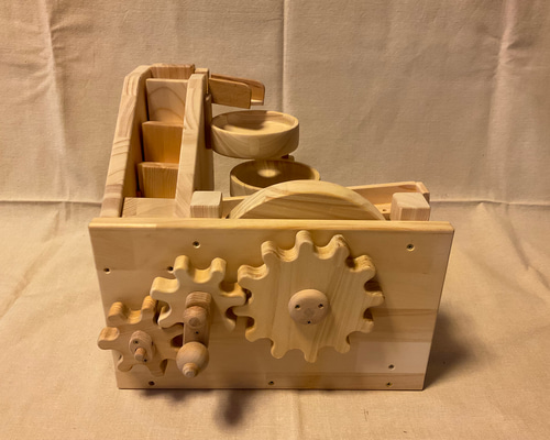 手作り 木のおもちゃ 無限ループのビー玉からくりマシン 3連トルネード