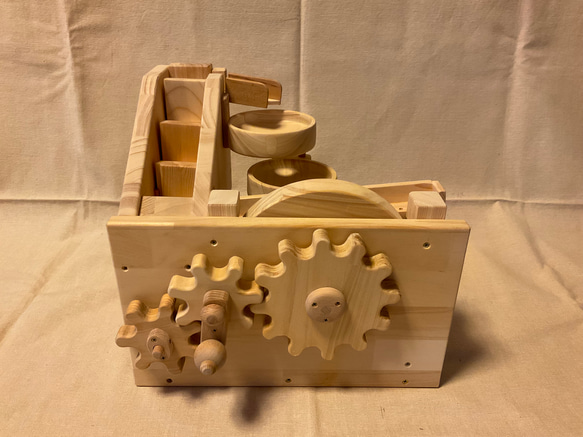手作り　木のおもちゃ　無限ループのビー玉からくりマシン　3連トルネード　木製　知育玩具　ビー玉　プレゼント　 1枚目の画像