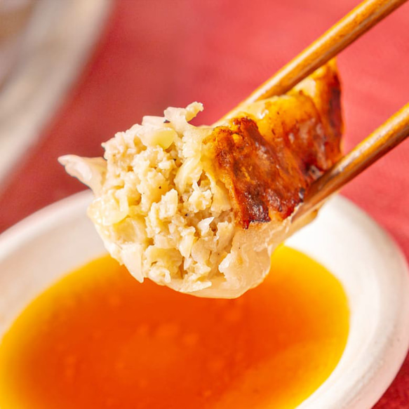 肉餃子48個入　”青森県産熟成にんにくが味の決め手”　餃子職人のこだわりの味、　　一口食べたらお箸がとまらない！ 2枚目の画像