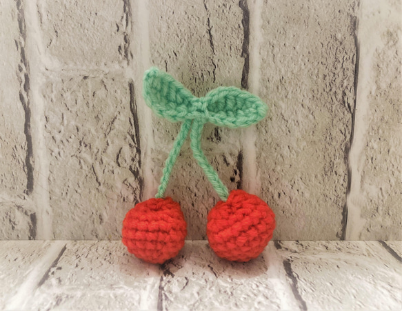 赤いさくらんぼモチーフ 手編み ハンドメイド あみぐるみ Ma Fleur (マ