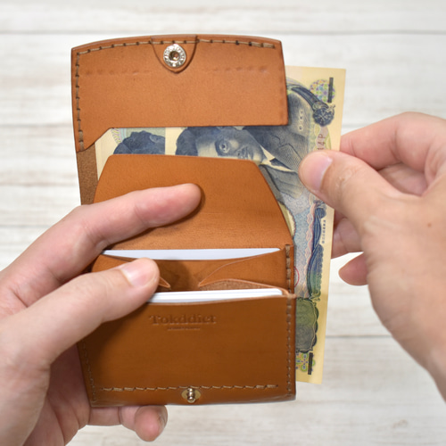 二つ折り財布 ブラック レザー 6スロット ゴートレザー二つ折り財布（札入れ）(日・オフィス・ヒロ)（週刊