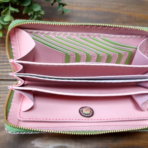 大きな小銭入れの長財布：札入れ2つのタイプ（桜餅） 長財布 ますみ