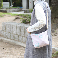 上品なラベンダーカラー◎イタリア生地を使ったサコッシュ 3枚目の画像