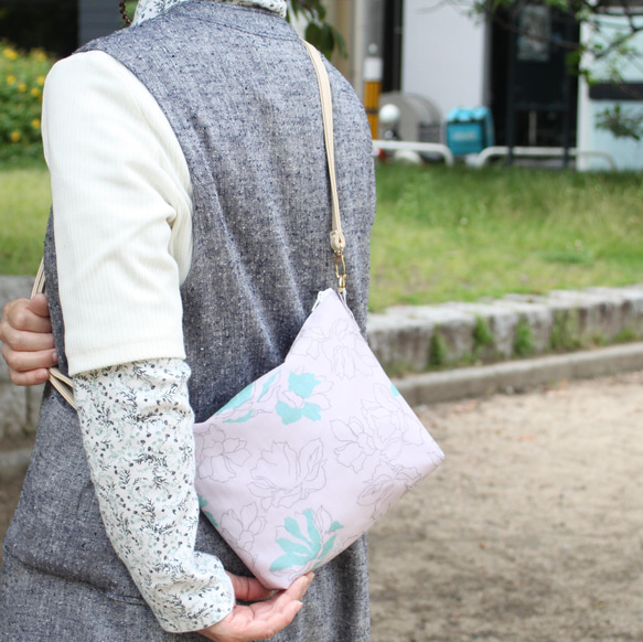 上品なラベンダーカラー◎イタリア生地を使ったサコッシュ 4枚目の画像