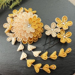 華やか丸菊と梅の髪飾り｠つまみ細工 かんざし 簪 成人式 振袖 和装