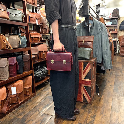 英国デザイン牛革かばんValise ミニサッチェルバッグ ブラック