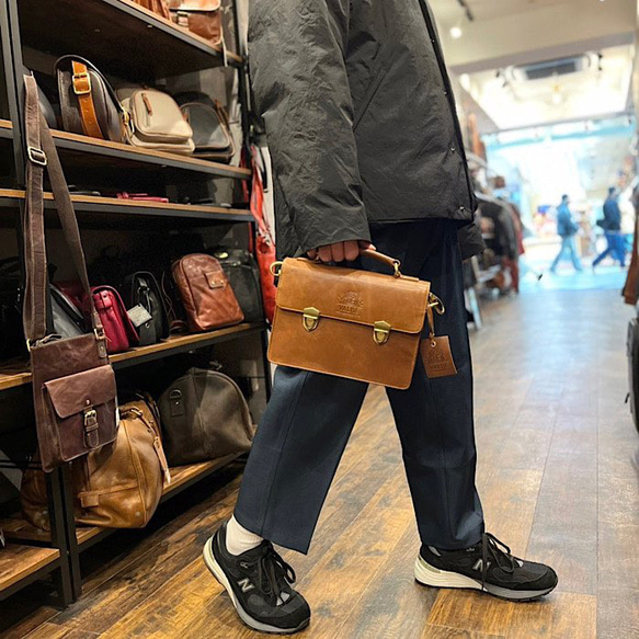 英国デザイン牛革かばんValise ミニサッチェルバッグ ゴールデンタン バリス