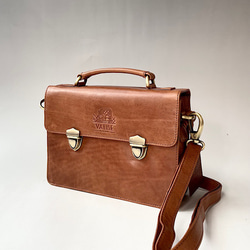 こ*ま様 【英国購入】【美品】サッチェルバッグ 英国感漂うレトロデザイン。デコラティブサッチェル リュック