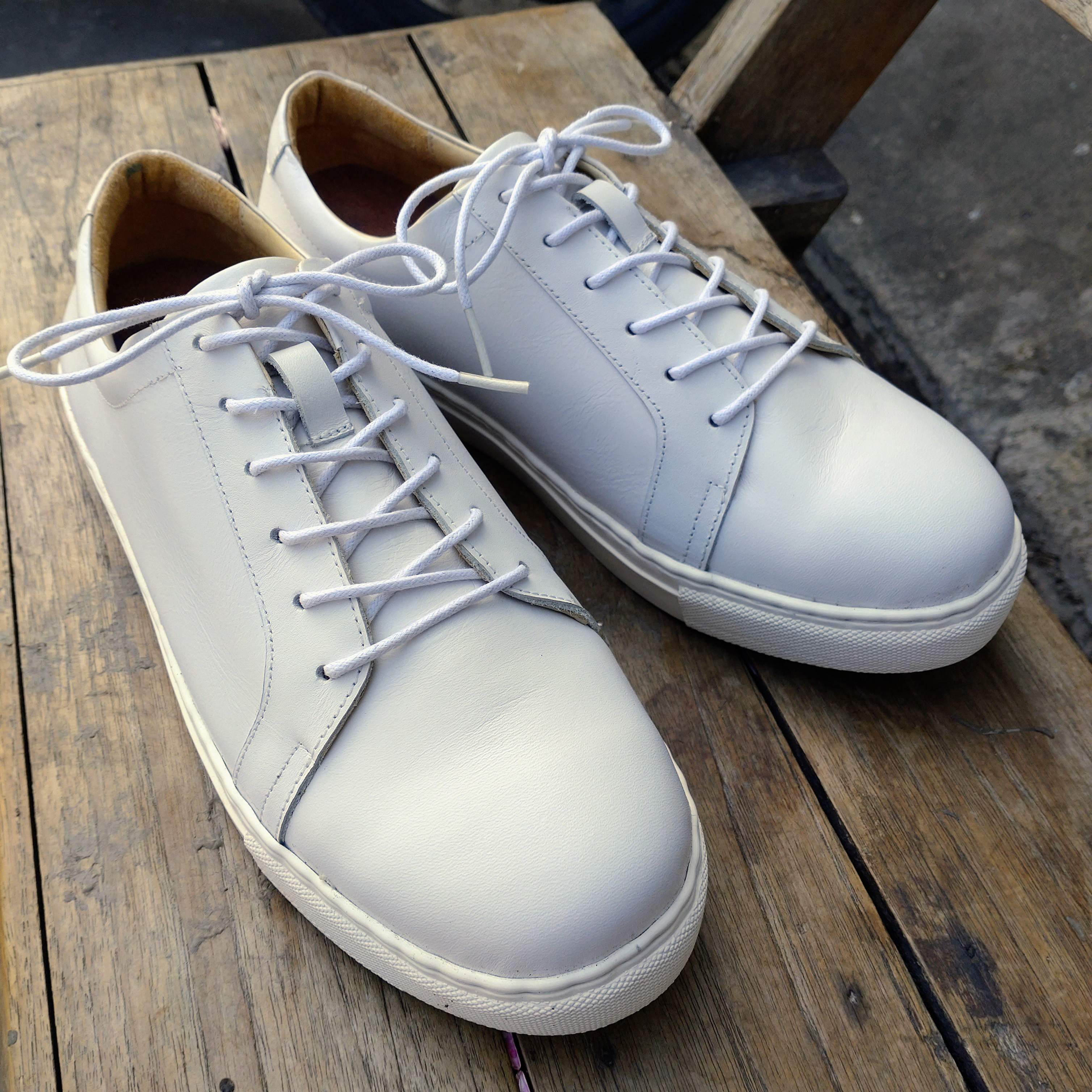 本革 無料サイズ調整可 ハンドメイド スニーカー 無地 丸紐蝋引き