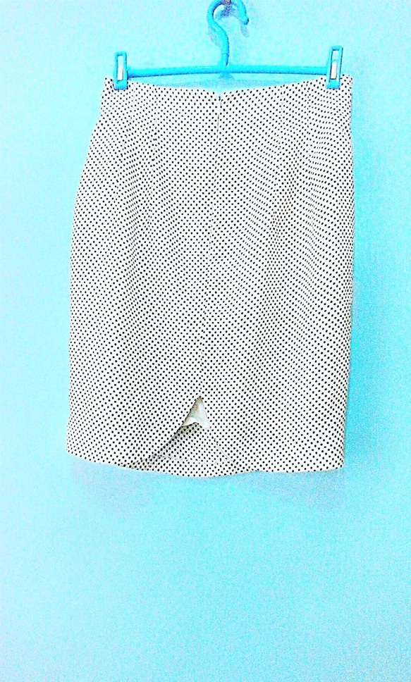 細めのスカートかわいい水玉フォーマルでカジュアル、クラシック 2枚目の画像