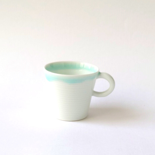 小さな可愛いカップでお茶を。白磁雨だれ チャイカップ 磁器