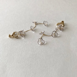 Blooming Crystal Clear Flower Earrings / GRAY 4枚目の画像
