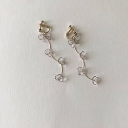 Blooming Crystal Clear Flower Earrings / GRAY 3枚目の画像