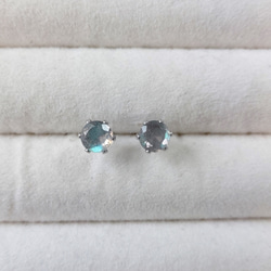 5mm 宝石質✨ラブラドライトAAA－✨ファセットカットピアス／ノンホールピアス 【金属アレルギー対応】AP-＃69 2枚目の画像