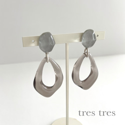 グレー◆クリア変形カボションとクリアドロップチャームのピアス/イヤリング◆春 夏 秋 冬 透明 大ぶり シンプル 3枚目の画像