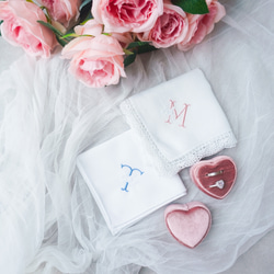 フラワーイニシャル✨刺繍ハンカチ✨ブライダルハンカチ　両家顔合わせ　プレゼント 5枚目の画像