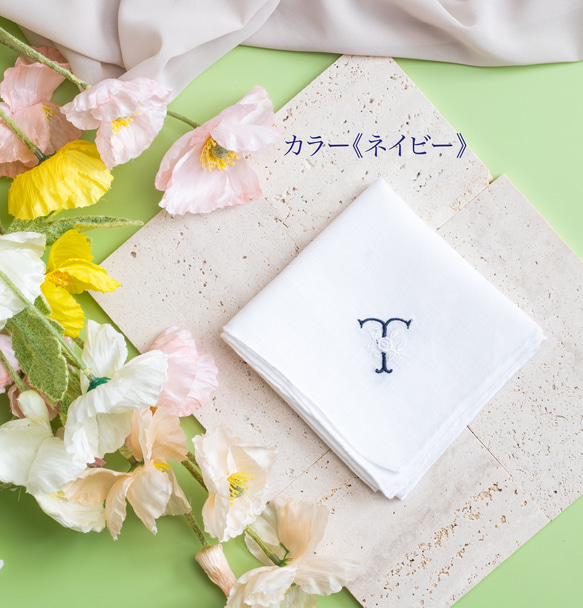 フラワーイニシャル✨刺繍ハンカチ✨ブライダルハンカチ　両家顔合わせ　プレゼント 3枚目の画像
