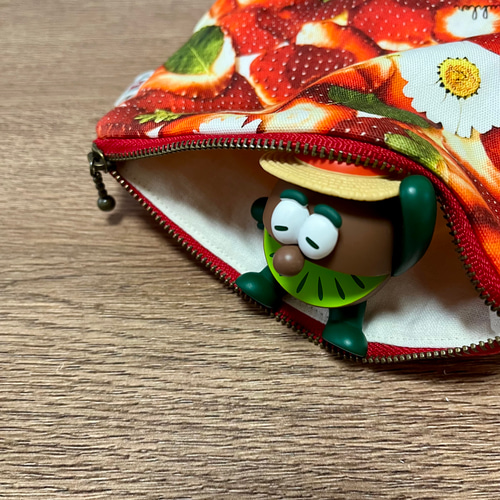 ふんわり♡マチ付ファスナーポーチ 16cm□フルーツ柄 3種類から