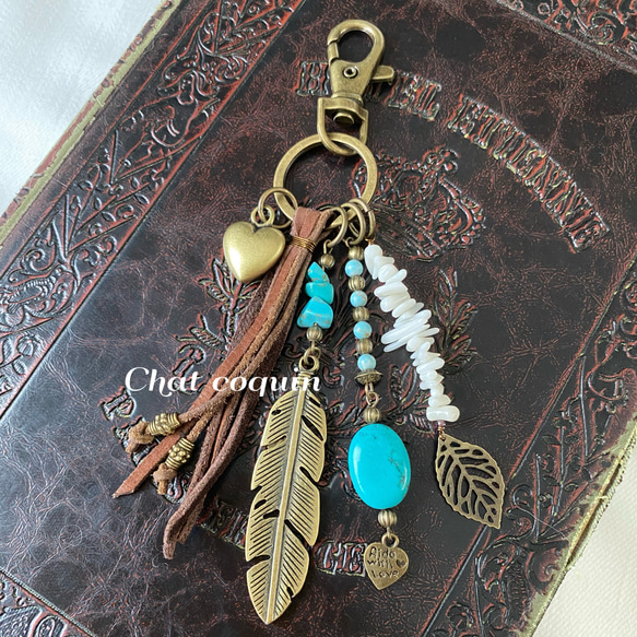 再販】革紐タッセル＆天然石のバッグチャーム☆ターコイズ、サンゴ