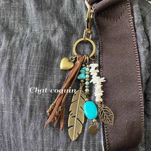 【9/20まで、夏1000円引き中】 9Kゴールド製　ターコイズ　チャーム 再販】革紐タッセル＆天然石のバッグチャーム☆ターコイズ、サンゴ