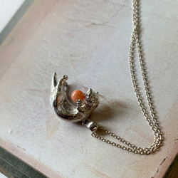 フェレットのネックレス（コーラル） 10枚目の画像