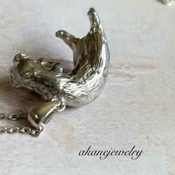 フェレットのネックレス（コーラル） 7枚目の画像