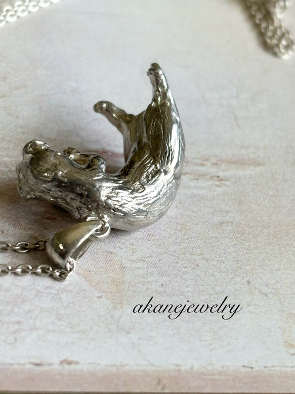 フェレットのネックレス（コーラル） 7枚目の画像