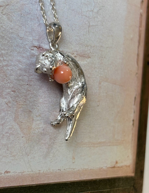 フェレットのネックレス（コーラル） 5枚目の画像